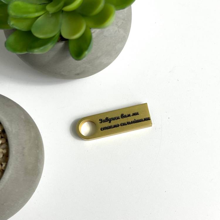 Флешка 32GB з Мотиваційним Лазерним Гравіюванням "Завдяки вам ми стаємо сильніше" m39.com.ua Флешка 32GB з Мотиваційним Лазерним Гравіюванням "Завдяки вам ми стаємо сильніше"