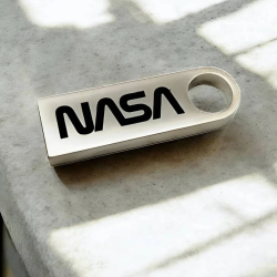 Флешка з гравіруванням для подарунка NASA 32 GB