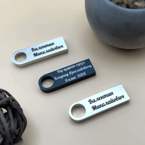 Флешка 32GB з гравіюванням - корпоративний подарунок або подяка вчителю m39.com.ua Флешка 32GB з гравіюванням - корпоративний подарунок або подяка вчителю