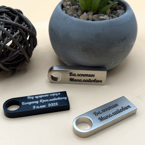 Флешка 32GB з гравіюванням - корпоративний подарунок або подяка вчителю m39.com.ua Флешка 32GB з гравіюванням - корпоративний подарунок або подяка вчителю