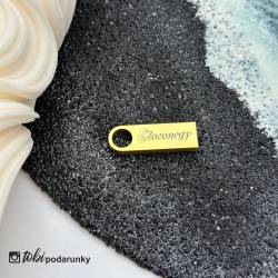 Подарок ко Дню логопеда — флешка с персональной надписью