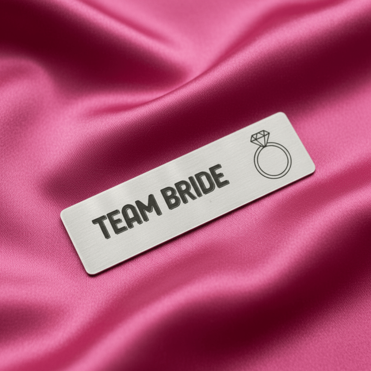 Бейдж із гравіюванням для дівич-вечора — Bride to Be та Bride Team m39.com.ua Бейдж із гравіюванням для дівич-вечора — Bride to Be та Bride Team