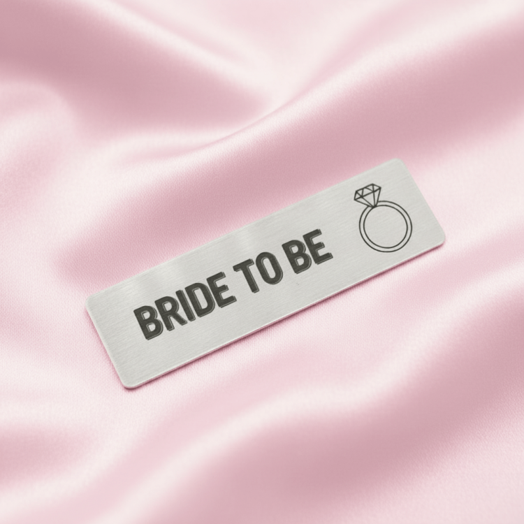 Бейдж із гравіюванням для дівич-вечора — Bride to Be та Bride Team m39.com.ua Бейдж із гравіюванням для дівич-вечора — Bride to Be та Bride Team