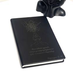 Индивидуальный блокнот с гравировкой “Для твоих мыслей, место, где рождаются идеи, вопросы и ответы” — идеальный подарок на любой случай