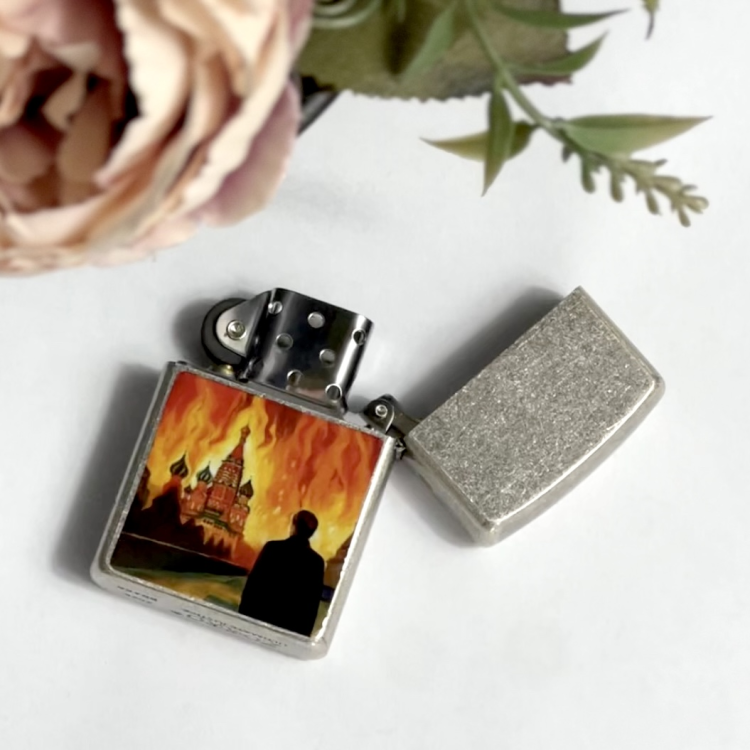 Ідеальний подарунок для військового — запальничка з полум’ям (з палаючою москвою) : символ стійкості та сили m39.com.ua Ідеальний подарунок для військового — запальничка з полум’ям (з палаючою москвою) : символ стійкості та сили