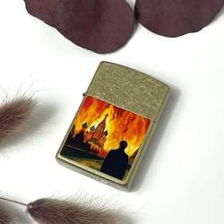 Яскравий подарунок золотиста запальничка з напиленням, з UV DTF наклейкою "Палаюча мoskbа"