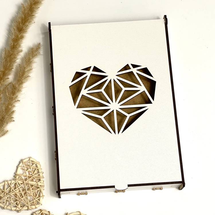 Коробка L подарункова ХДФ з геометричним серцем (вирізка, дерев