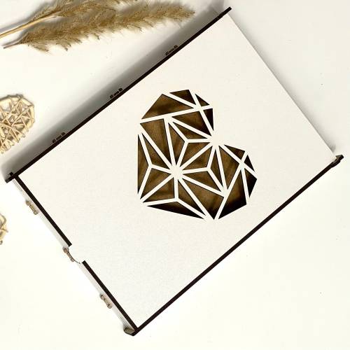 Подарочная коробка L из ХДФ с геометрическим сердцем (вырез, деревянная)