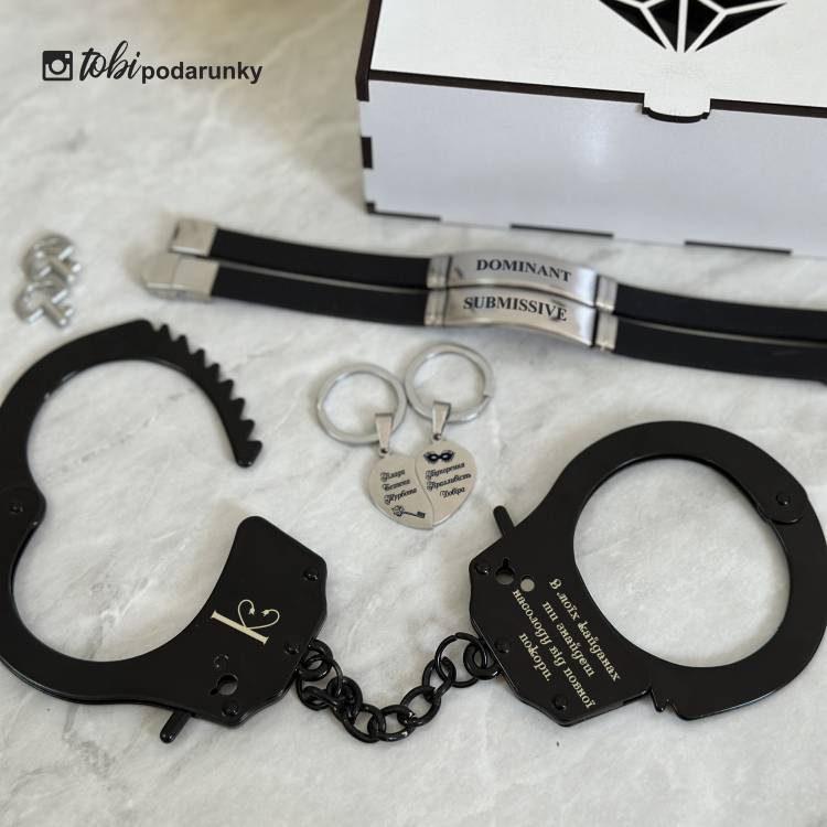 Пикантный Подарок Влюбленным БДСМ - Набор Аксессуаров с Индивидуальной Гравировкой