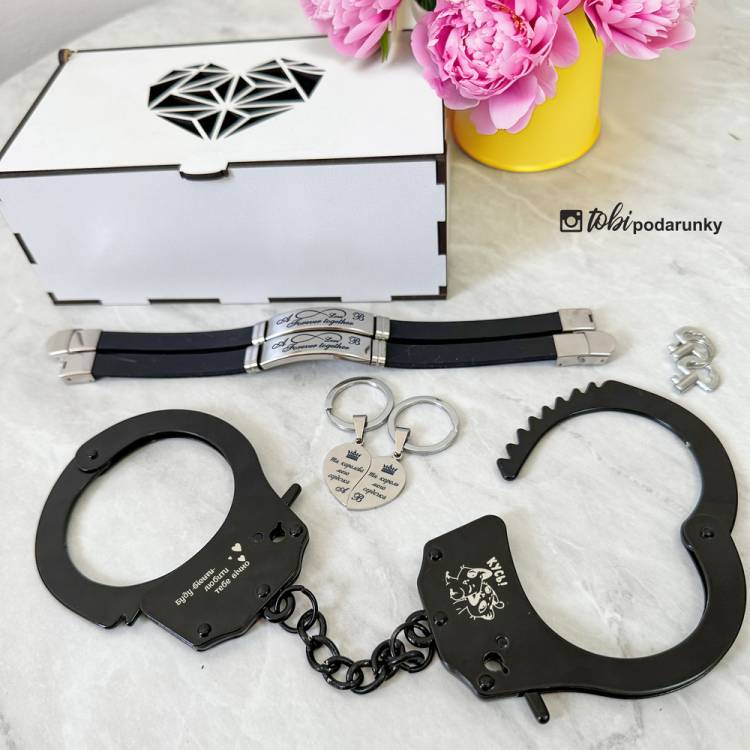 Парный Подарок Влюбленным - Набор Аксессуаров с Индивидуальной Гравировкой