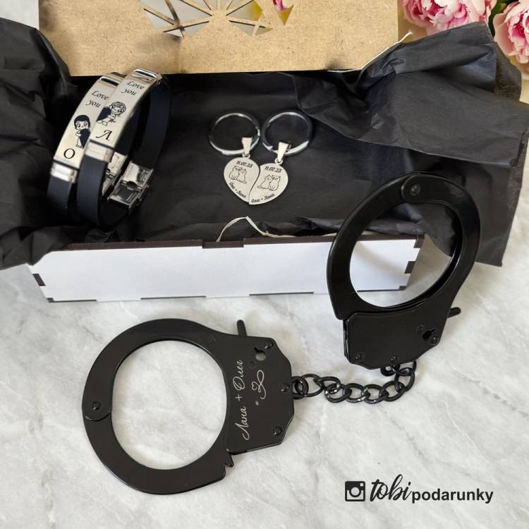 Парный Подарок Влюбленным - Набор Аксессуаров с Индивидуальной Гравировкой