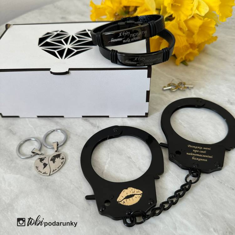 Парный Подарок Влюбленным - Набор Аксессуаров с Индивидуальной Гравировкой
