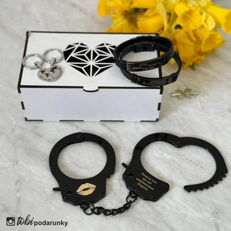 Парный Подарок Влюбленным - Набор Аксессуаров с Индивидуальной Гравировкой
