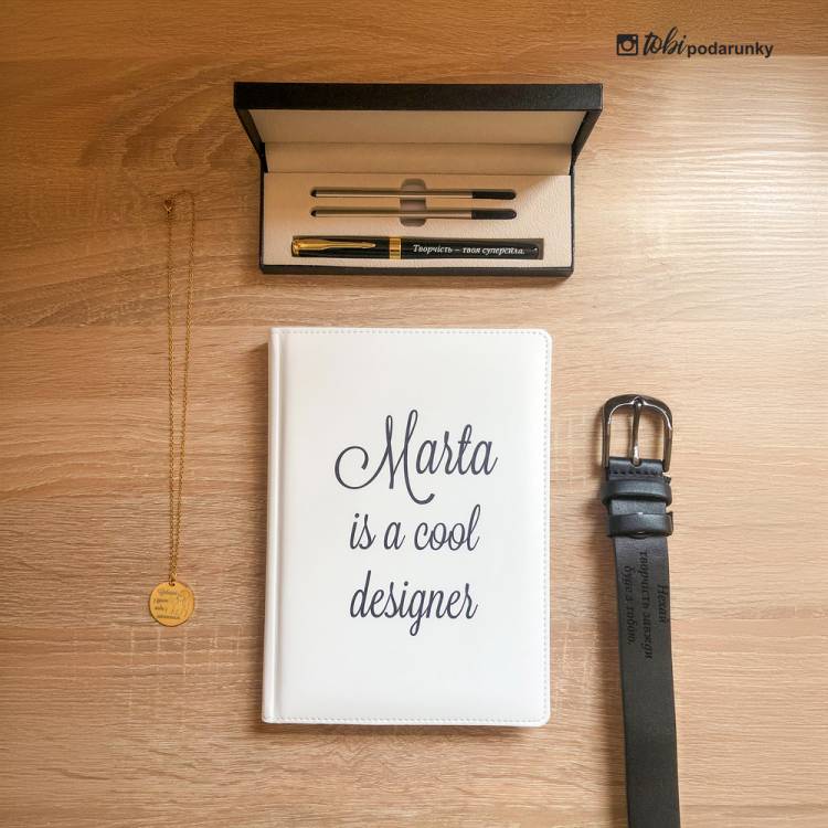 Естетичний Подарунок Дизайнеру Дівчині - Набір Аксесуарів з Персоналізованим Гравіюванням