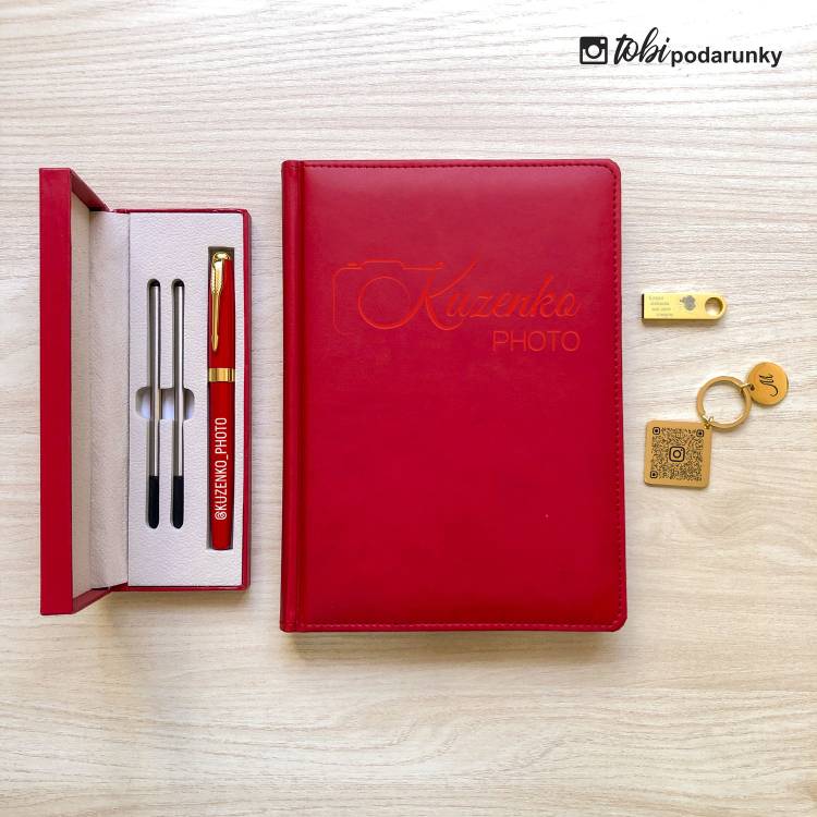Подарунок Фотографу Дівчині на День Народження - Набір Персоналізованих Аксесуарів з Гравіюванням