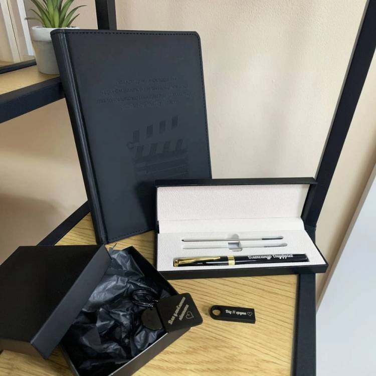 Оригинальный подарок режиссёру, видеооператору - набор аксессуаров с именным гравированием