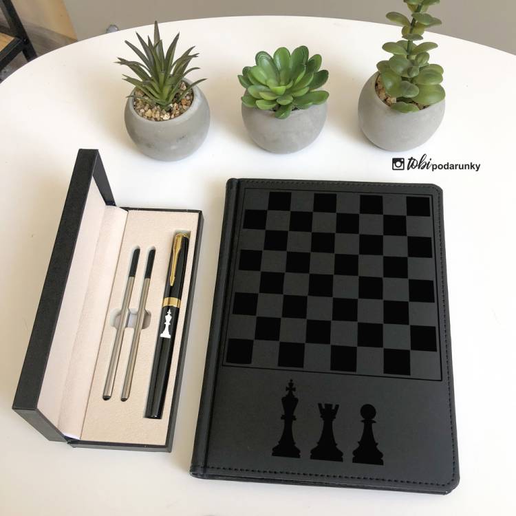 Подарунок Шахісту - Блокнот і Ручка з персоналізованим Гравіюванням