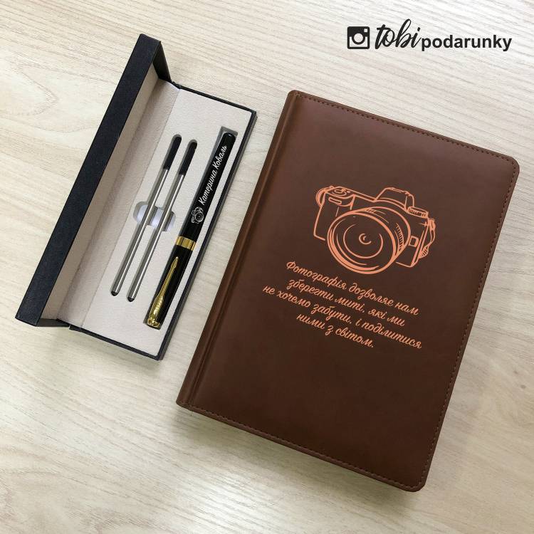 Практичный Подарок Фотографу - Блокнот + Ручка с Индивидуальной Надписью