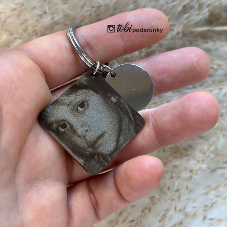 Персоналізований подарунок - брелок з фотогравіюванням