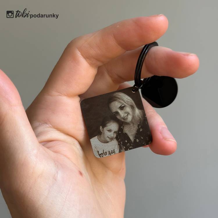 Персоналізований подарунок - брелок з фотогравіюванням