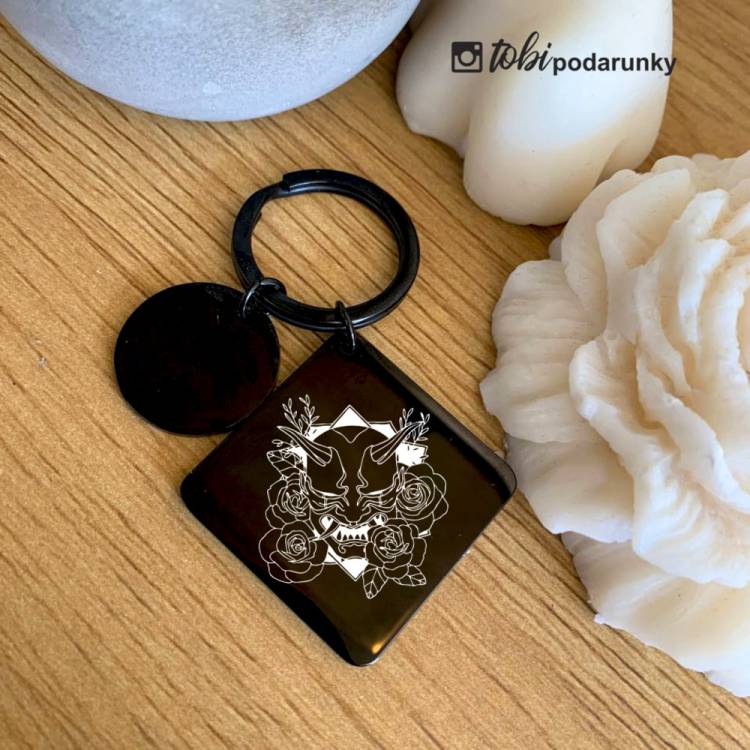 Подарунок Тату Майстру - Брелок з Персоналізованим Гравіюванням