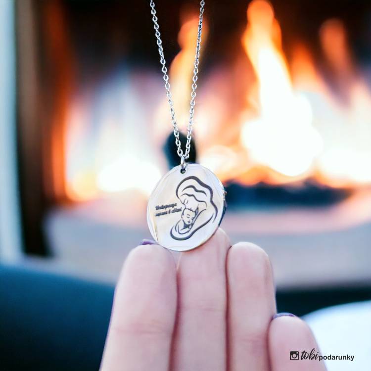 Подарок маме - Подвеска "Лучшая мама в мире" с персонализированной гравировкой