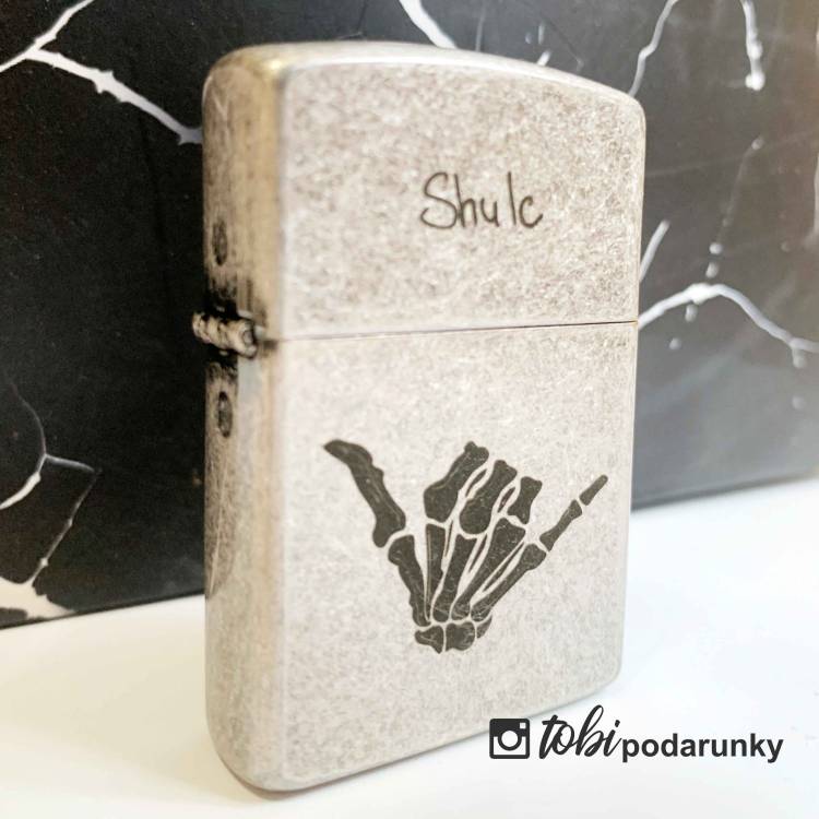 Унікальний подарунок для героя: срібна запальничка з гравіюванням
