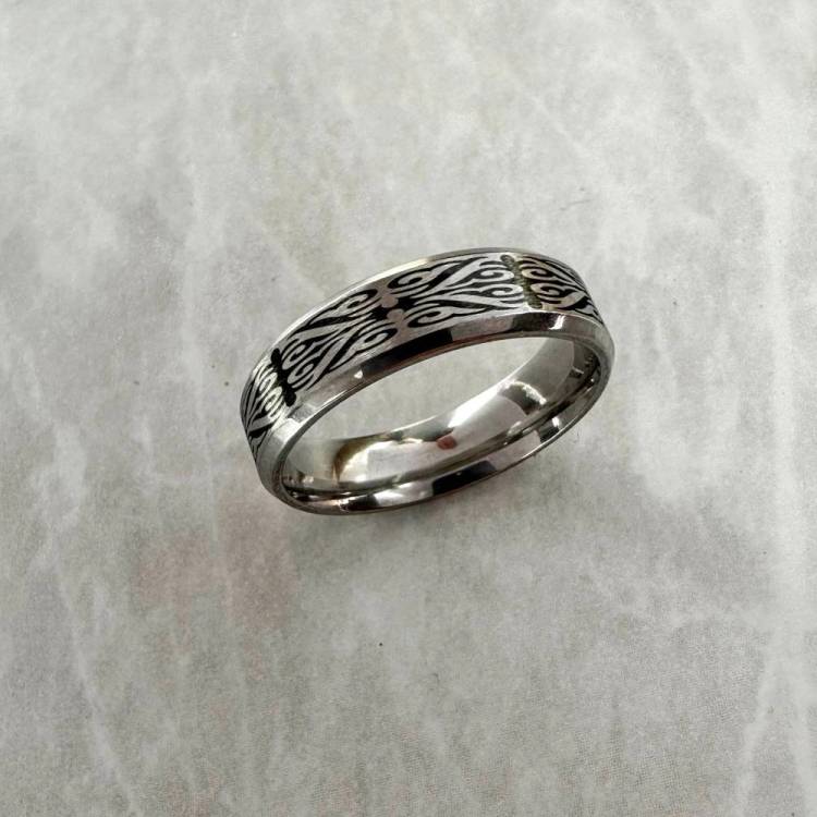 Персоналізована Каблучка з Гравіюванням Орнаменту з Ювелірної Сталі