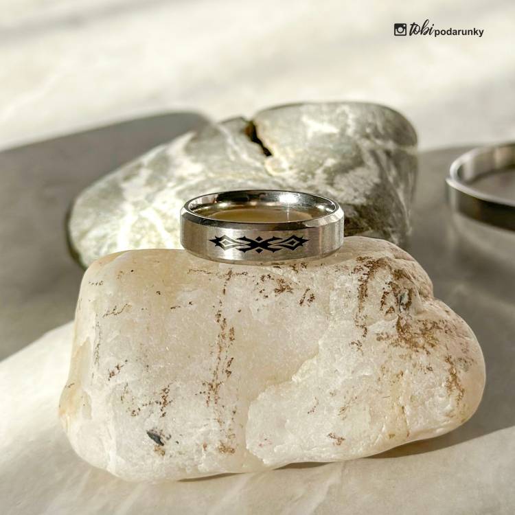 Персоналізована Каблучка з Гравіюванням Орнаменту з Ювелірної Сталі