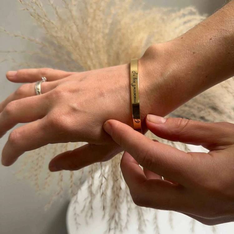 Ніжний Подарунок Племінниці - Браслет-обруч з персоналізованим гравіюванням