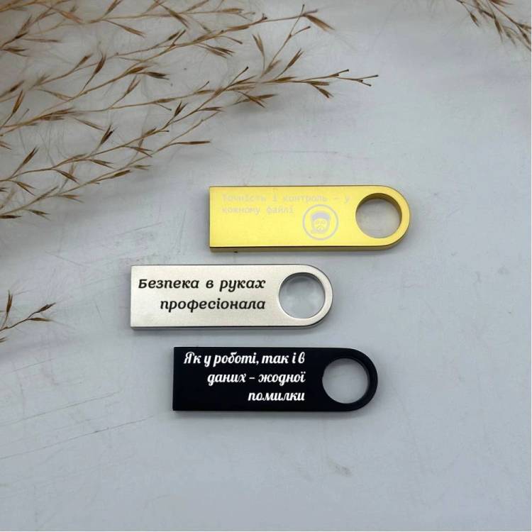 Подарунок маркетологу — флешка 32 ГБ з індивідуальним гравіюванням m39.com.ua Подарунок маркетологу — флешка 32 ГБ з індивідуальним гравіюванням