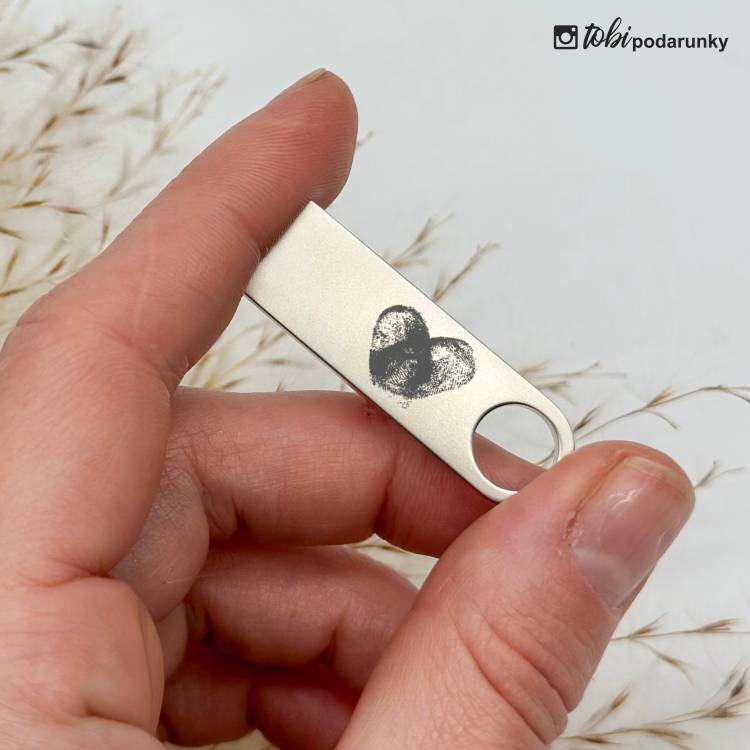 Подарунок Фотографу - флешка 32 ГБ з індивіальним гравіюванням