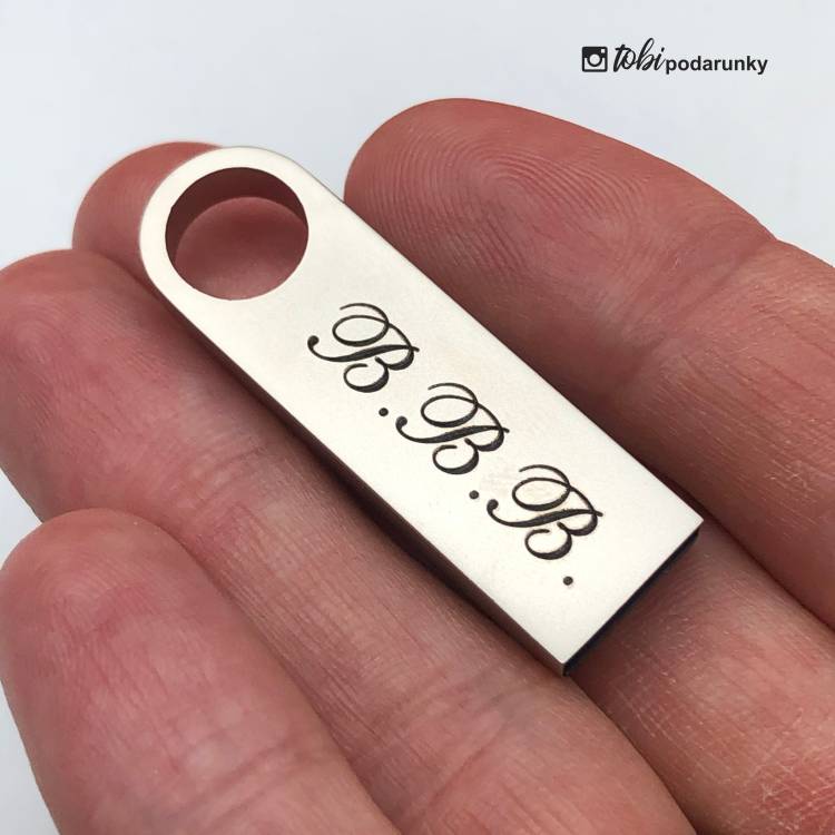 Подарункова флешка 32GB з іменним гравіюванням для студента