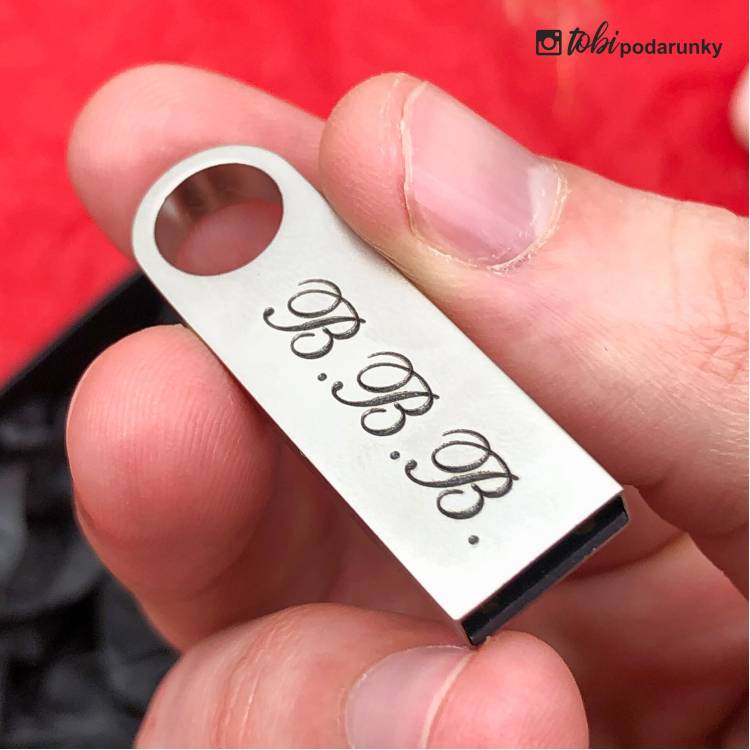 Подарунок Фотографу - флешка 32 ГБ з індивіальним гравіюванням