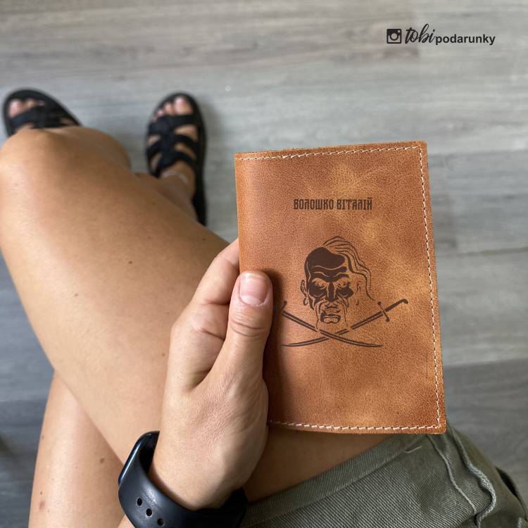 Обкладинка на Паспорт з Патріотичним Гравіюванням з Натуральної Шкіри