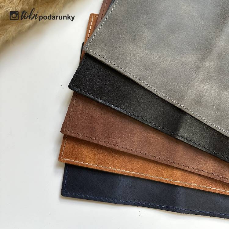 Подарунок Любителю Подорожей - Обкладинка на Паспорт з Гравіюванням з Натуральної Шкіри