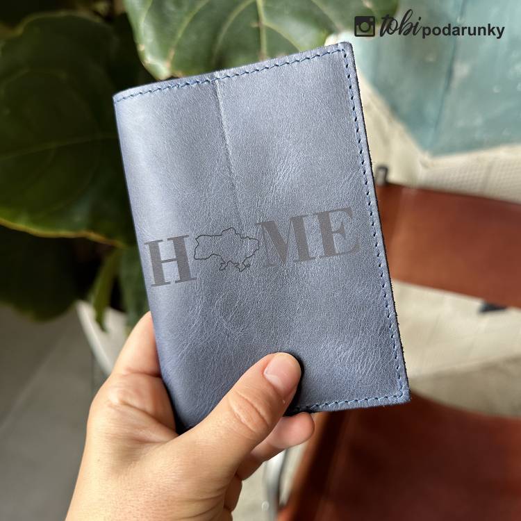 Подарунок Любителю Подорожей - Обкладинка на Паспорт з Гравіюванням з Натуральної Шкіри