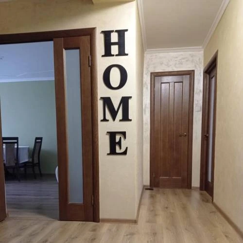 Декоративний напис HOME на стіну