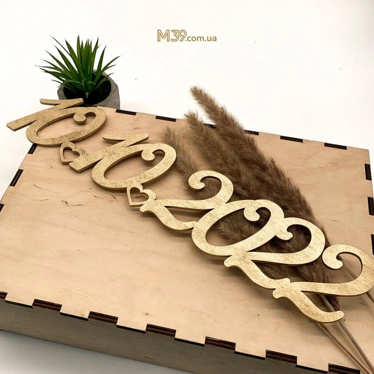 Торжественная Дата из Дерева