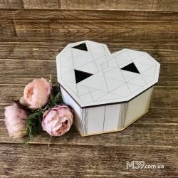 Коробка сердце белая