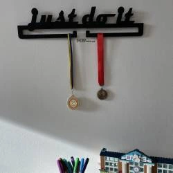 Медальниця з дерева «Just do it»
