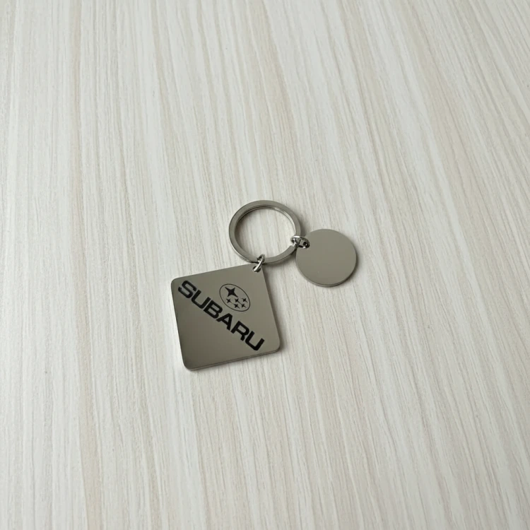 Брелок з гравіюванням Subaru для автолюбителів