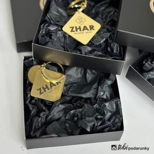 Оригинальный корпоративный подарок - брелок с логотипом бизнеса